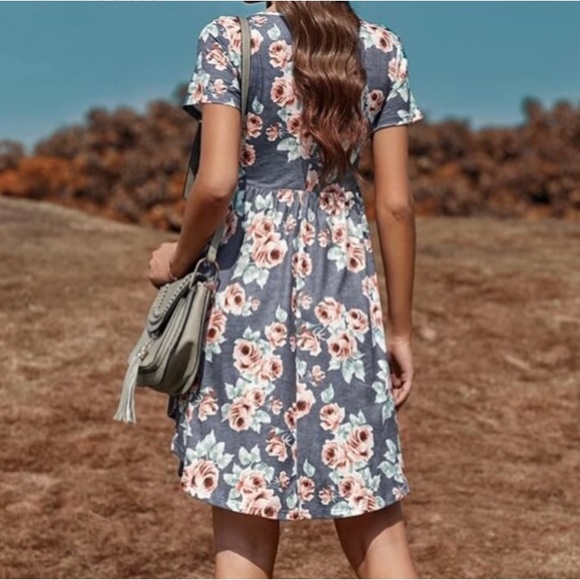 🆕NEW!🛍 Floral Fields Curved Hem Dress 🌸 - Picture 3 of 4